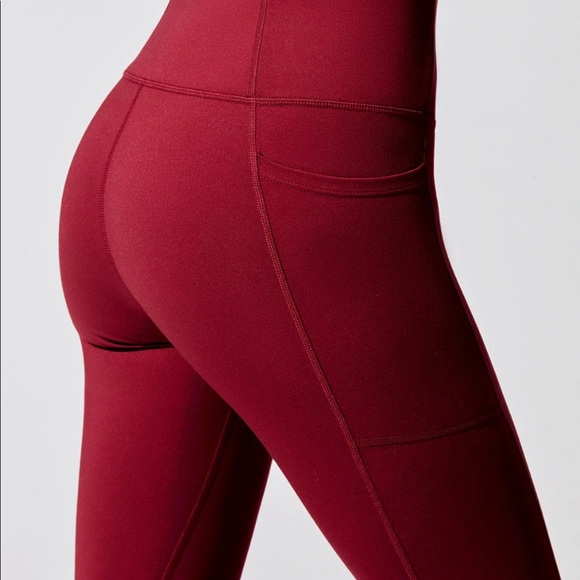 Carbon 38 Cloud Compression High Rise 7/8 Legging with Pocket in Ruby Red - Picture 3 of 3